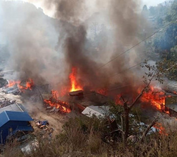 ताप्लेजुङको दोभान बजारमा लागेको आगो नियन्त्रणमा, ४९ घर जलेर नष्ट